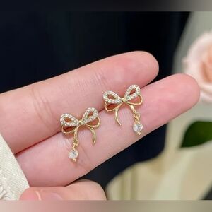 ♥️ D 5 / $20 Elegant Gold Bow Earrings